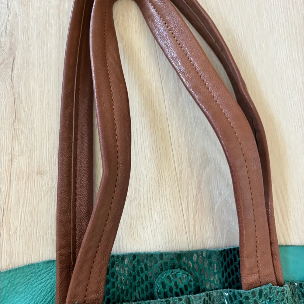 Barely used, Sorial Green and Brown Hobo Bag with Textured Design - Picture 3 of 6